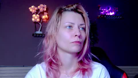 karoline121 online show from December 1, 2025, 2:11 pm