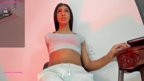 Snapshot of karoline_marin chatting on January 18, 2025, 9:24 pm Karoline online show from January 18, 2025, 9:24 pm