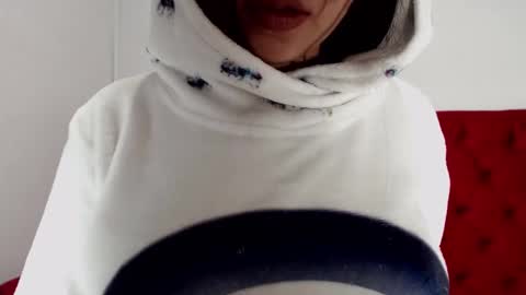 Snapshot of karolineburnx chatting on January 13, 2025, 6:27 am Isa online show from January 13, 2025, 6:27 am