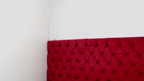 Snapshot of karolineburnx chatting on February 14, 2025, 11:10 am Isa online show from February 14, 2025, 11:10 am