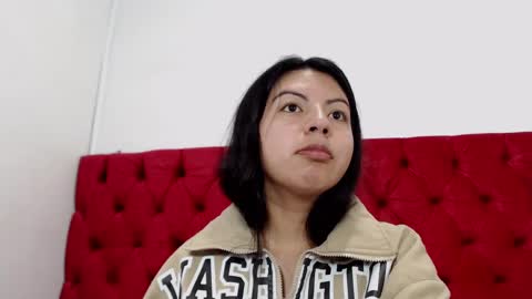 Snapshot of karolineburnx chatting on February 18, 2025, 11:22 am Isa online show from February 18, 2025, 11:22 am