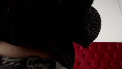 Snapshot of karolineburnx chatting on February 19, 2025, 2:44 am Isa online show from February 19, 2025, 2:44 am