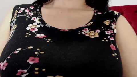 Snapshot of karolineburnx chatting on February 20, 2025, 8:06 am Isa online show from February 20, 2025, 8:06 am