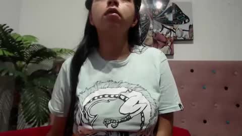 Snapshot of karolineburnx chatting on March 6, 2025, 11:47 am Isa online show from March 6, 2025, 11:47 am