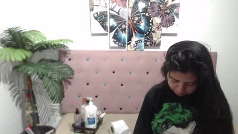 Snapshot of karolineburnx chatting on March 12, 2025, 4:30 am Isa online show from March 12, 2025, 4:30 am