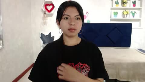 Snapshot of karolineburnx chatting on October 6, 2025, 12:35 pm Isa online show from October 6, 2025, 12:35 pm