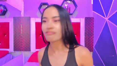 Snapshot of karoll014 chatting on September 27, 2025, 1:27 pm Karol online show from September 27, 2025, 1:27 pm