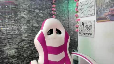 KAROLL online show from October 25, 2025, 12:34 pm