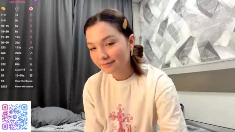 Kira online show from October 26, 2025, 4:13 pm