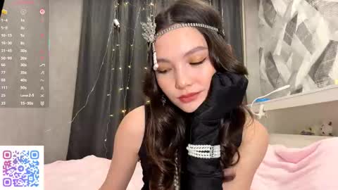 Kira online show from December 17, 2025, 4:13 pm