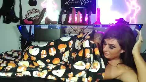 Sexywifekat23 online show from November 8, 2025, 4:01 am