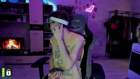 hotkokecct online show from October 27, 2025, 9:19 pm