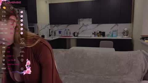 kate_krayy online show from October 28, 2025, 4:53 pm