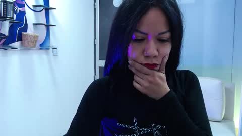 Kate  online show from November 19, 2025, 10:48 am