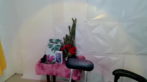 Kate online show from December 19, 2024, 3:40 am