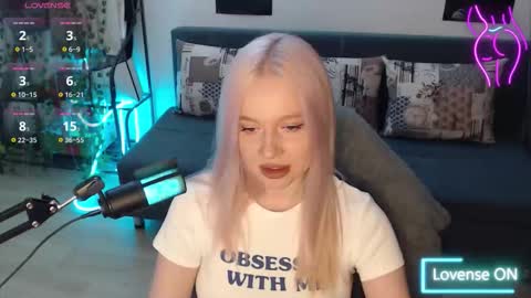 Snapshot of katerinaxvold chatting on November 14, 2025, 2:27 pm Lisa online show from November 14, 2025, 2:27 pm