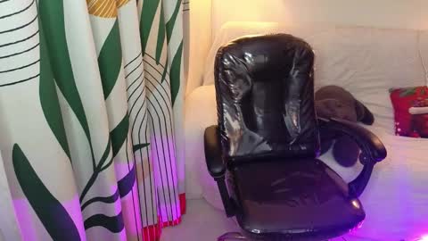 kathie_lozada online show from December 4, 2025, 4:33 am