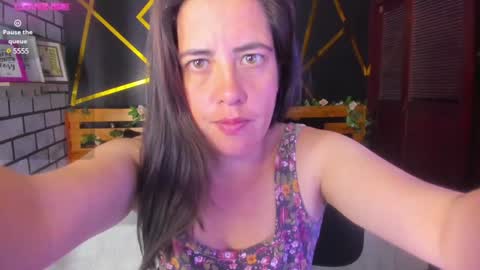 Snapshot of kathina_giraldo chatting on December 4, 2024, 4:05 pm Paola online show from December 4, 2024, 4:05 pm