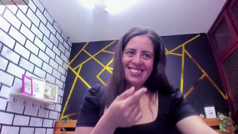 Snapshot of kathina_giraldo chatting on January 14, 2025, 12:35 pm Paola online show from January 14, 2025, 12:35 pm
