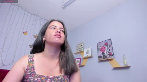 Snapshot of kathina_giraldo chatting on January 23, 2025, 1:24 pm Paola online show from January 23, 2025, 1:24 pm