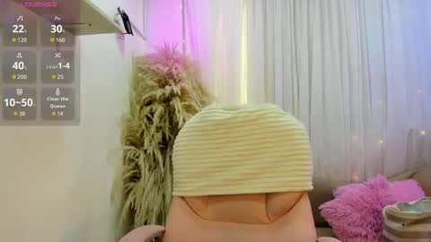 KATIA  online show from December 15, 2025, 12:42 pm