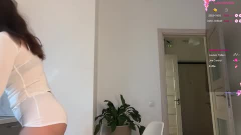 Snapshot of katie________ chatting on October 26, 2025, 7:14 am Katienext stream online show from October 26, 2025, 7:14 am