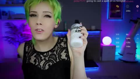 Snapshot of katie_cutie_ts chatting on October 28, 2025, 8:33 pm Katie online show from October 28, 2025, 8:33 pm