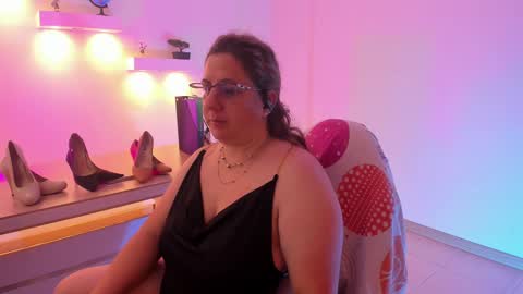 Snapshot of katiee_jones_ chatting on September 29, 2025, 12:54 pm Katherine online show from September 29, 2025, 12:54 pm