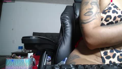 Snapshot of katik_11sexhot chatting on November 5, 2025, 2:11 am Daniela online show from November 5, 2025, 2:11 am