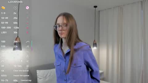 Scarlett online show from November 13, 2025, 8:35 am