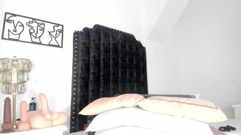 Snapshot of katrina_moore chatting on February 13, 2025, 2:20 pm katrina moore online show from February 13, 2025, 2:20 pm
