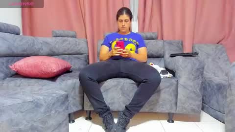 Snapshot of katrinadj chatting on February 28, 2025, 11:34 pm Marce online show from February 28, 2025, 11:34 pm