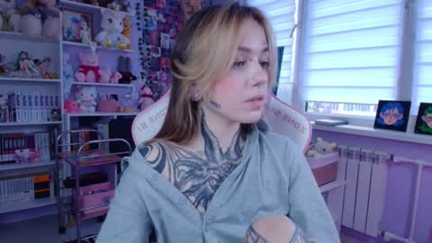 Snapshot of katrinwaifu chatting on October 5, 2025, 1:53 pm Katrin online show from October 5, 2025, 1:53 pm
