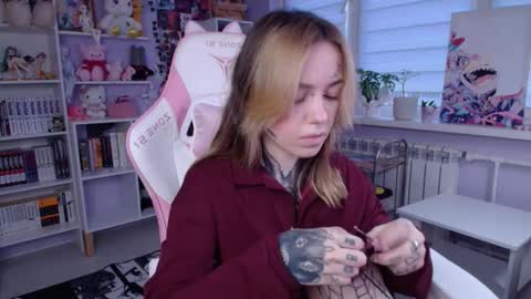 Snapshot of katrinwaifu chatting on October 16, 2025, 1:45 pm Katrin online show from October 16, 2025, 1:45 pm