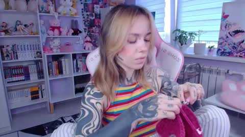 Snapshot of katrinwaifu chatting on October 17, 2025, 2:30 pm Katrin online show from October 17, 2025, 2:30 pm