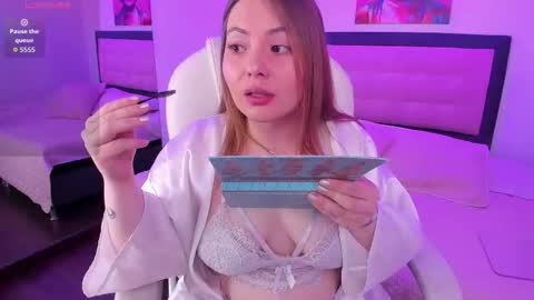 katte_adams online show from December 4, 2025, 1:53 pm