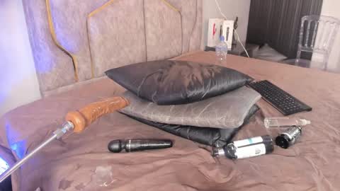 Snapshot of kattejordan chatting on March 4, 2025, 6:37 am Katerine online show from March 4, 2025, 6:37 am