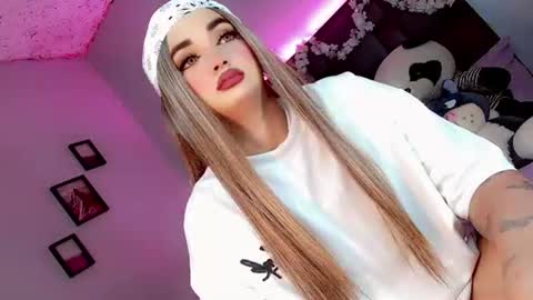 Snapshot of kattie_sweet_ chatting on October 11, 2025, 9:35 pm kattie_sweet_ online show from October 11, 2025, 9:35 pm