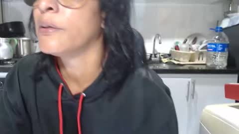 KattleyaGrey online show from December 14, 2025, 11:26 am