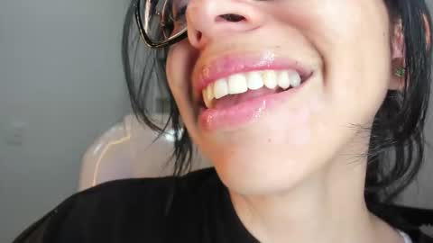 Katty online show from December 4, 2025, 8:39 pm