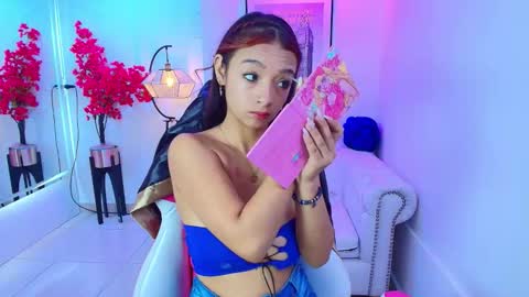 Snapshot of katty_rounds chatting on November 14, 2025, 12:59 pm katty_rounds online show from November 14, 2025, 12:59 pm