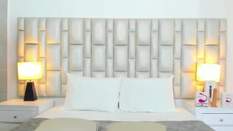 katy blonde girl and paola big boobs online show from November 26, 2025, 7:59 pm