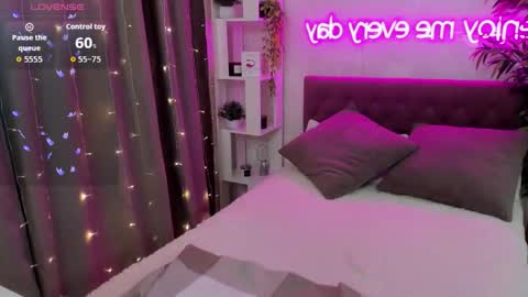 Snapshot of katyaneilson chatting on October 31, 2025, 6:58 am Kate online show from October 31, 2025, 6:58 am