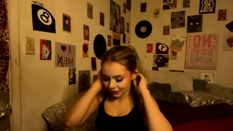 Snapshot of katyflowerpower chatting on December 24, 2024, 7:39 am katy online show from December 24, 2024, 7:39 am