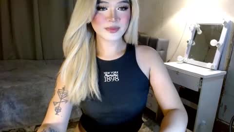 Snapshot of katykiat chatting on October 18, 2025, 9:37 pm katykiat online show from October 18, 2025, 9:37 pm