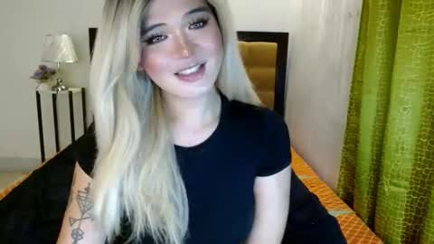 Snapshot of katykiat chatting on December 17, 2025, 5:19 pm katykiat online show from December 17, 2025, 5:19 pm