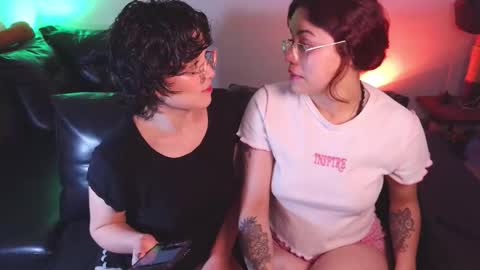 Snapshot of katyxxx_043 chatting on December 3, 2025, 2:19 am katyxxx_043 online show from December 3, 2025, 2:19 am