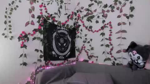 Snapshot of kawai_kittypussy chatting on October 4, 2025, 7:06 am Mia online show from October 4, 2025, 7:06 am