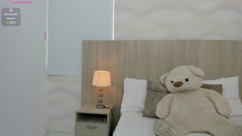   online show from November 15, 2025, 11:29 am