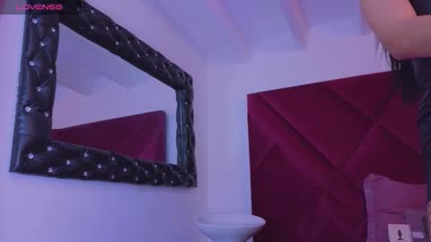 Cattleya stone online show from November 9, 2025, 5:28 am